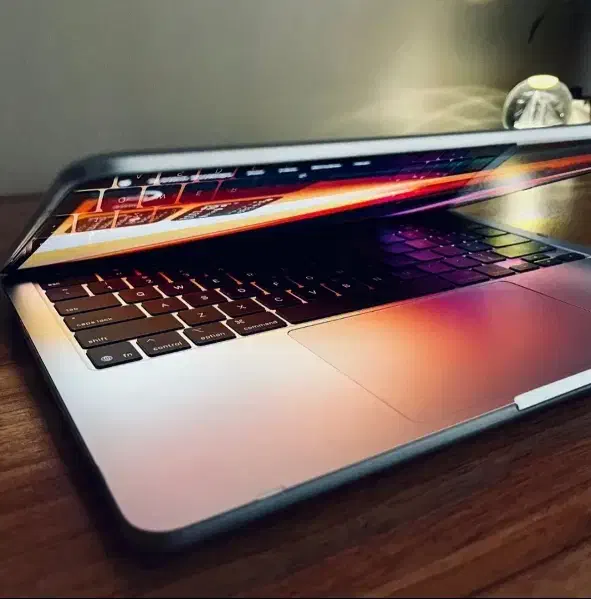 MacBook|رایانه همراه|تهران, فلسطین (میدان انقلاب)|دیوار
