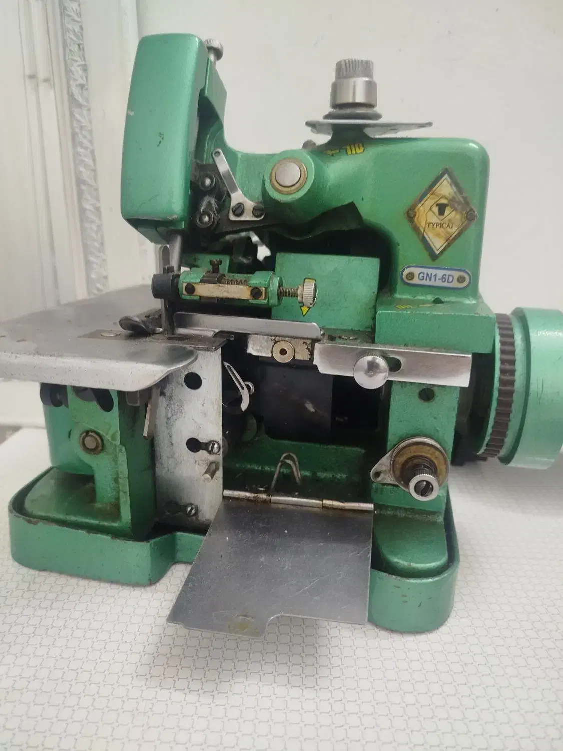 زیگزال سبز سه نخ در حد نو|چرخ خیاطی و ریسندگی|پاکدشت, پاکدشت (مامازند)|دیوار