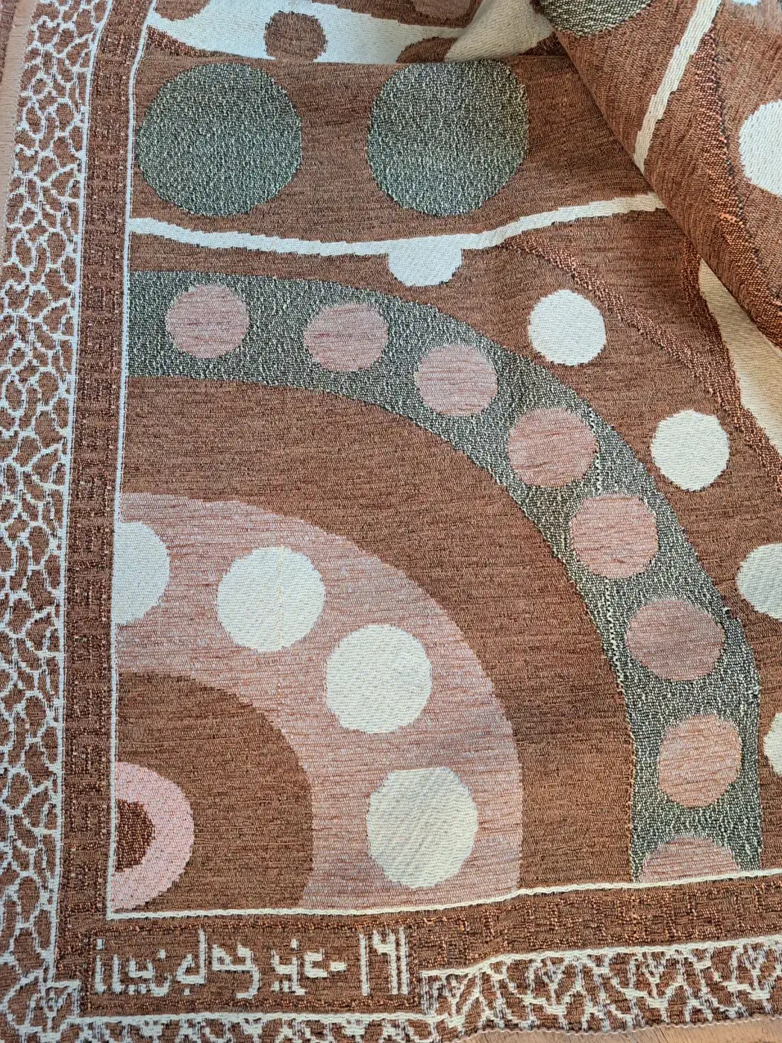 روفرشی ۱۲ متری|روفرشی|قم, چهل درخت‎|دیوار