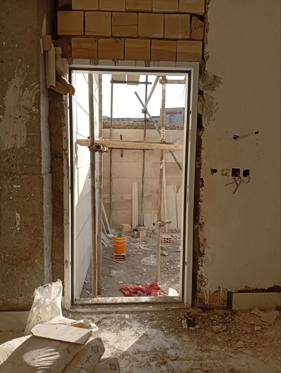 بنایی کاشی کاری سنگ کاری سیمان کاری دیوار چینی|خدمات پیشه و مهارت|گرمسار, |دیوار