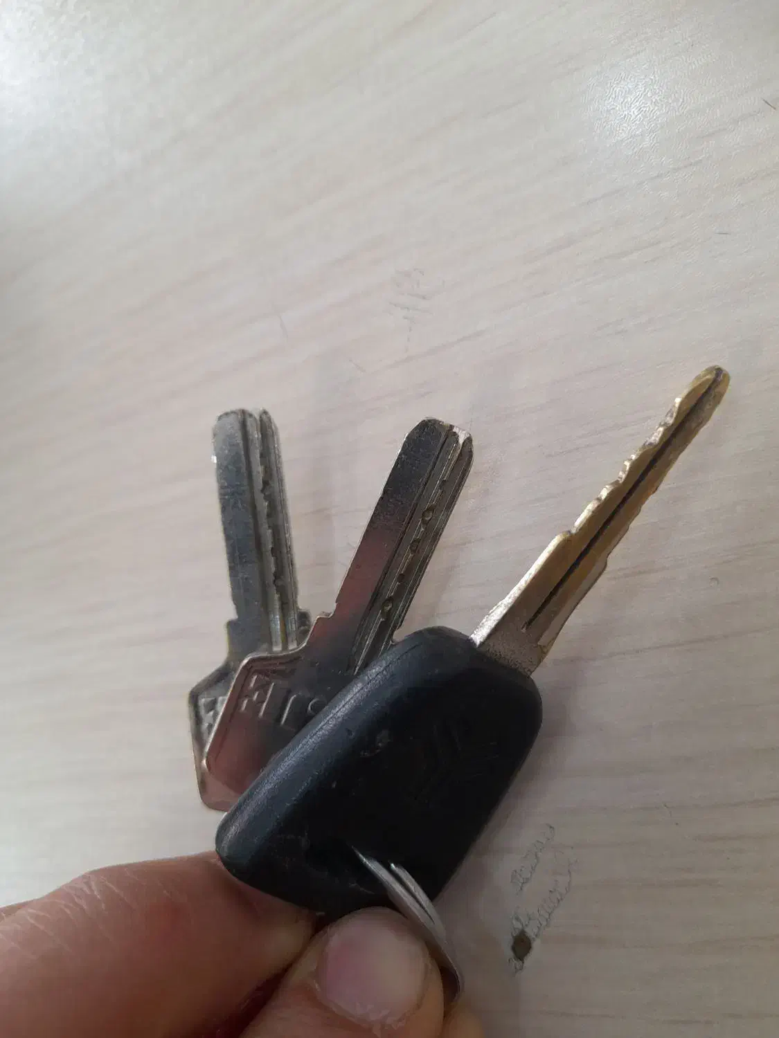 پیدا شدن سویچ پراید و چند تا کلید در بلوار اصناف|اشیا|ایلام, |دیوار