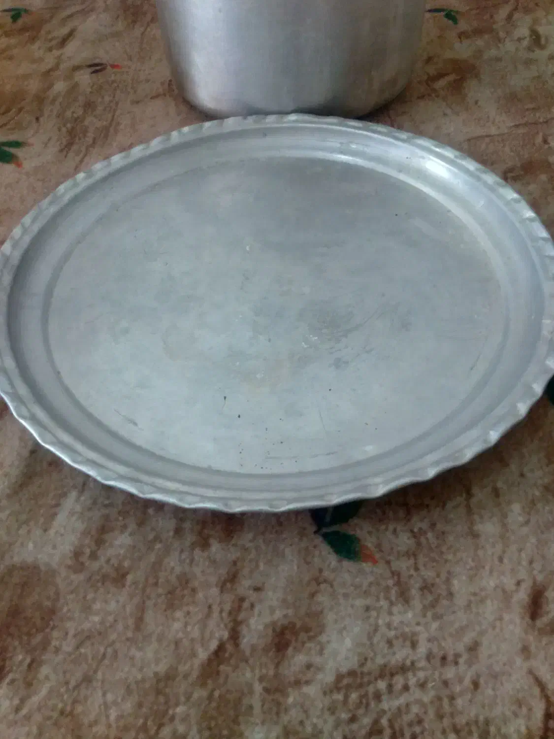 سینی بزرگ|ظروف پختوپز|لنگرود, |دیوار