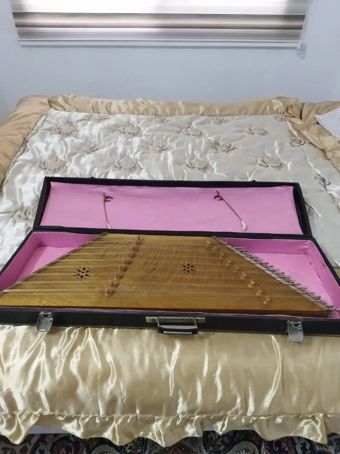 سنتور|سازهای سنتی|بندر انزلی, کلیور|دیوار