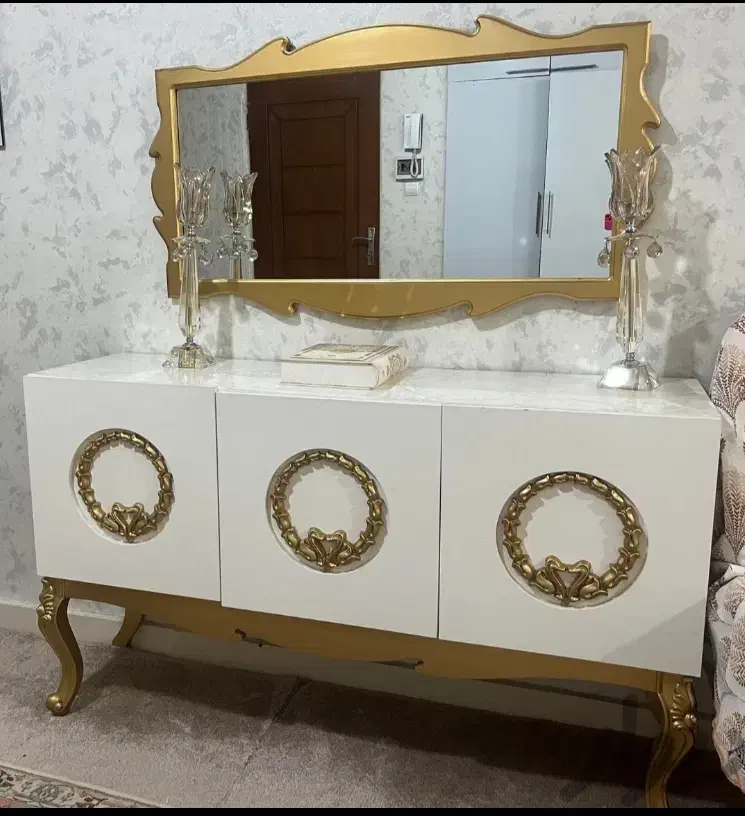 اینه کنسول|بوفه، ویترین، کنسول|مهاجران, |دیوار