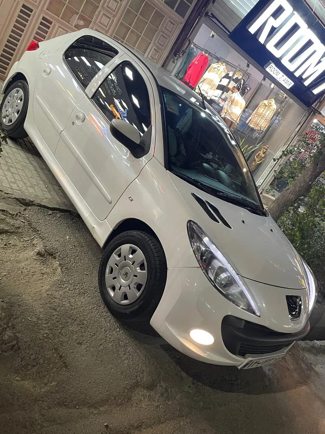 ۲۰۷ سقف فلز ۴۰۱|خودرو سواری و وانت|تربت‌حیدریه, کاشانی|دیوار