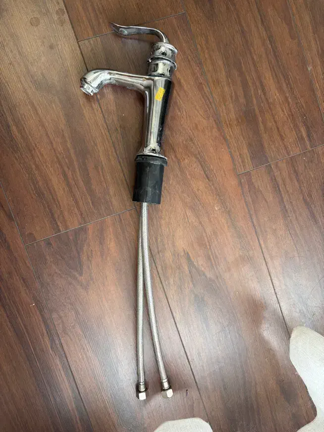 شیر روشویی پایه بلند|لوازم سرویس بهداشتی|کرمان, |دیوار