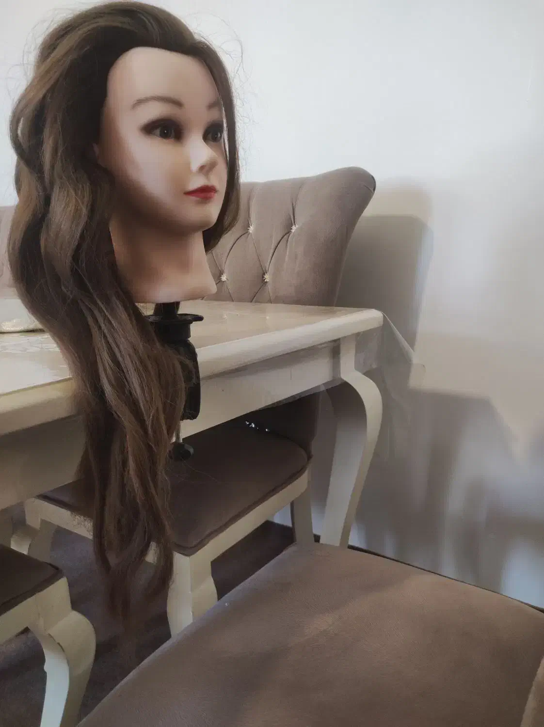 صندلی اصلاح در حد نو و کله مانکن باموهای بلند|آرایشگاه و سالنهای زیبایی|ارومیه, |دیوار