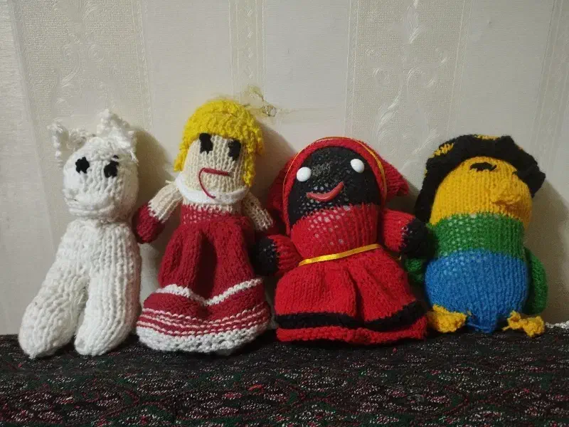 ۴عدد عروسک کار دست|اسباب‌‌بازی|فولادشهر, B5|دیوار