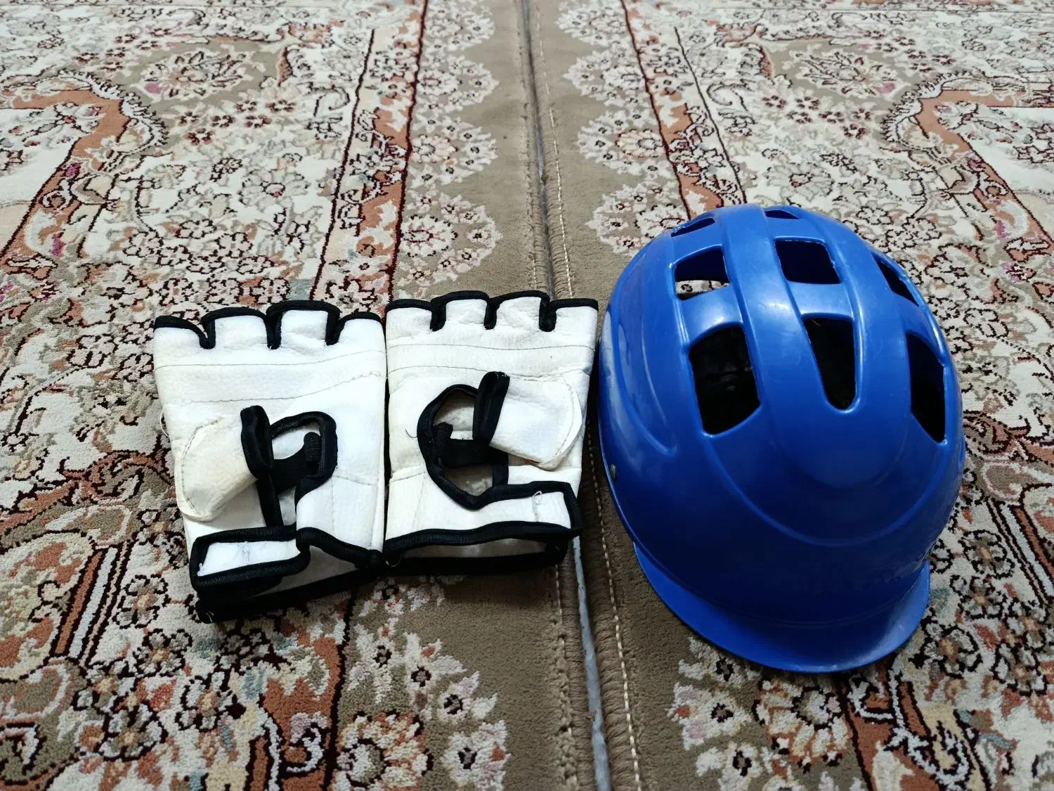 دستکش و کلاه ورزشی|تجهیزات ورزشی|قم, شهرک سازمان آب|دیوار