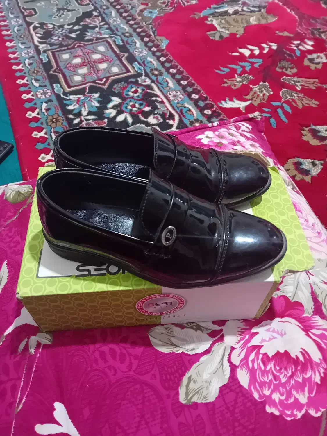 کفش|کیف، کفش، کمربند|لیلان, |دیوار