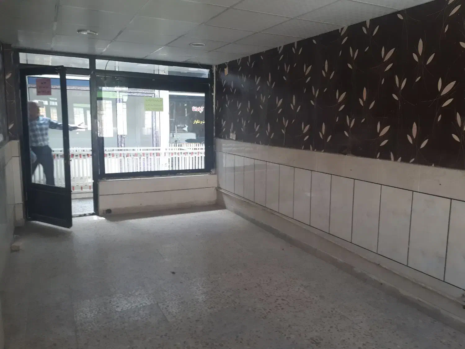 مغازه درپاساژسیناهم فروش هم کرایه|اجارهٔ مغازه و غرفه|الیگودرز, |دیوار