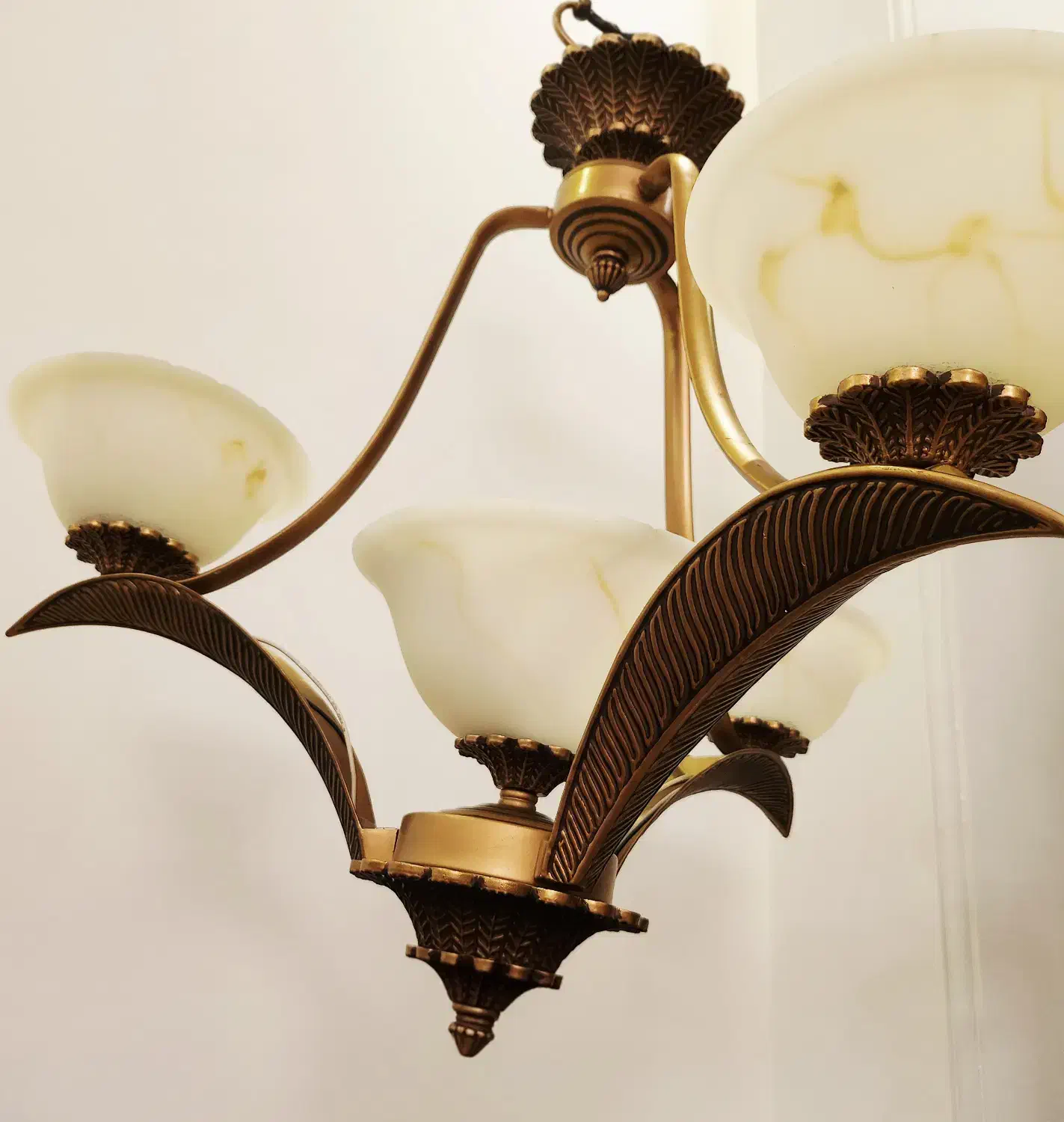 لوستر سه شاخه برنزی با دو دیوارکوب|لوستر و چراغ آویز|تهران, کاشانک|دیوار