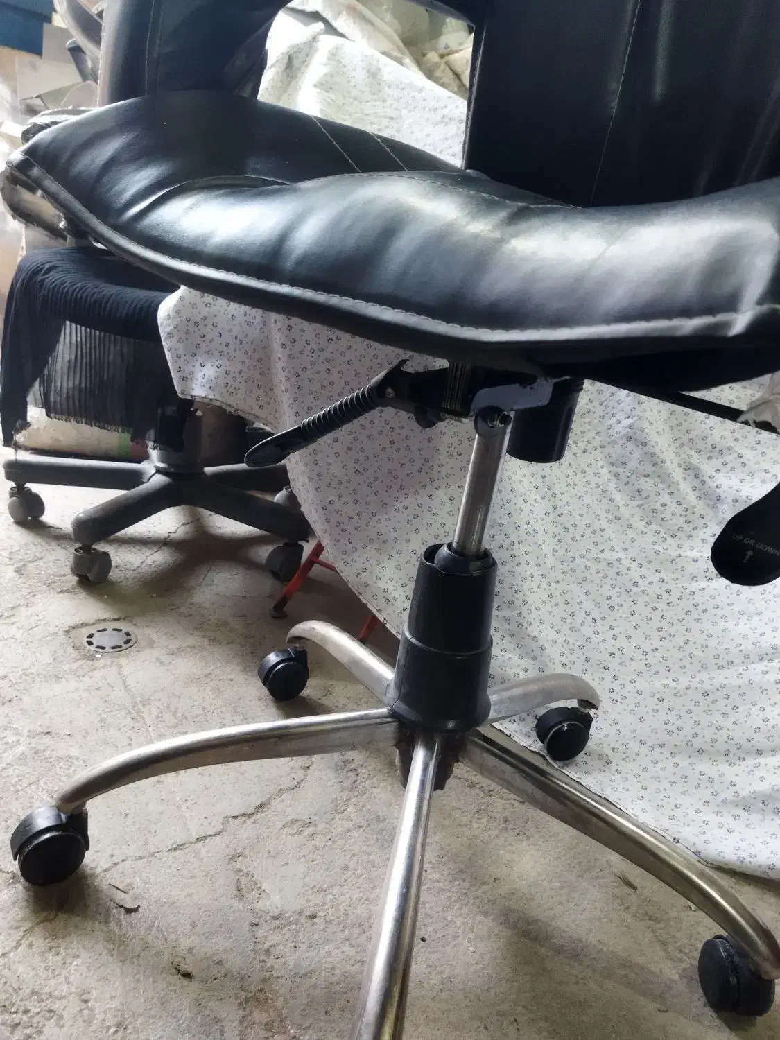 صندلی مدیریتی پشت بلند تمام چرم تنظیم ارتفاع جکی|دفتر کار|مریوان, |دیوار