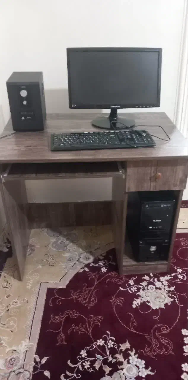 میز و کامپیوتر|رایانه رومیزی|تویسرکان, |دیوار