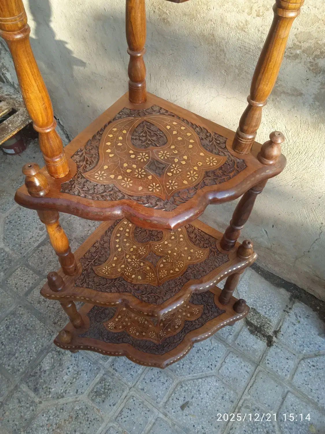 طاقچه قدیمی|کلکسیون اشیاء عتیقه|شیراز, شاهچراغ|دیوار