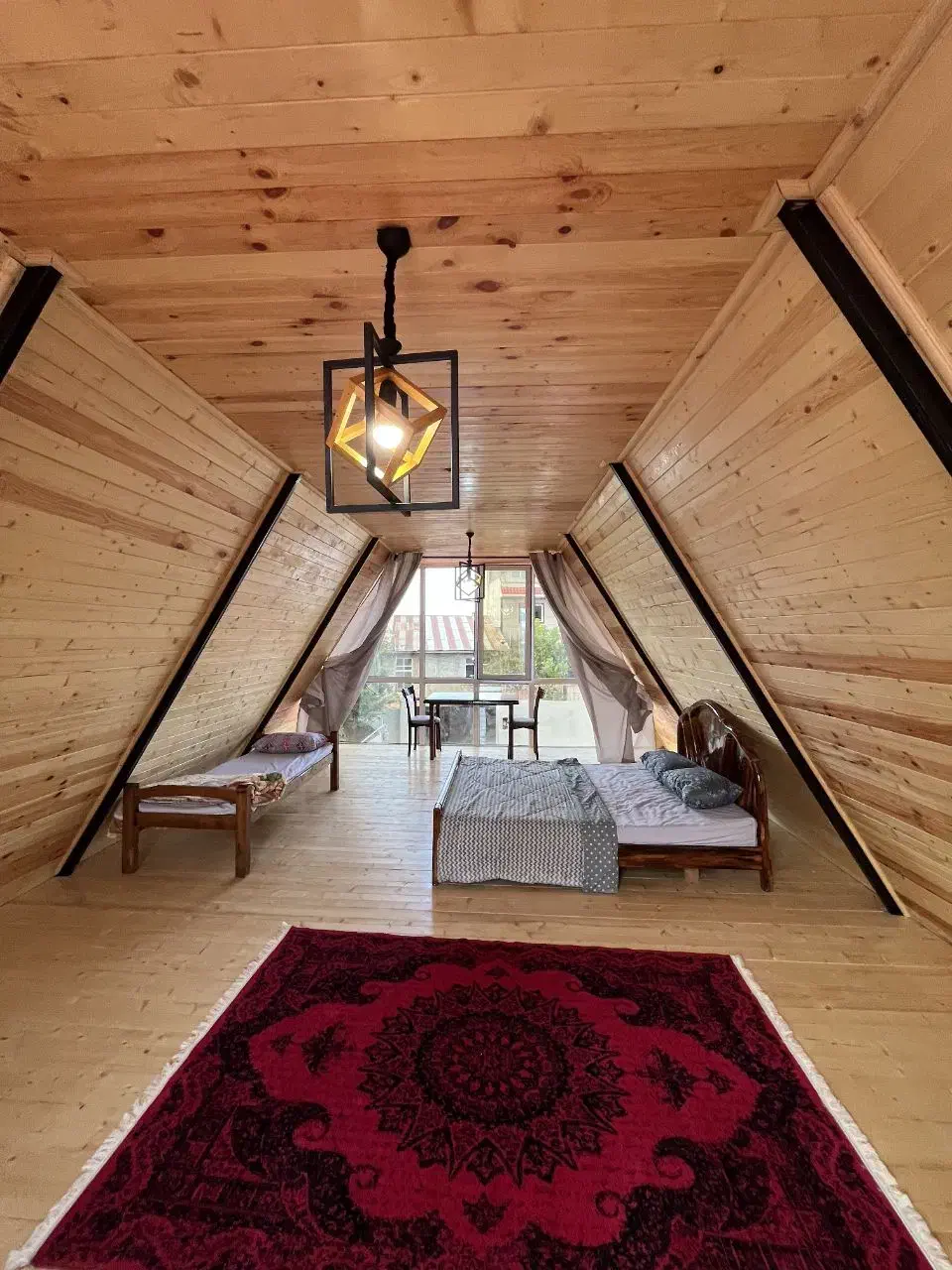 کلبه سویسی پالم|اجارهٔ کوتاهمدت ویلا و باغ|قائمشهر, |دیوار