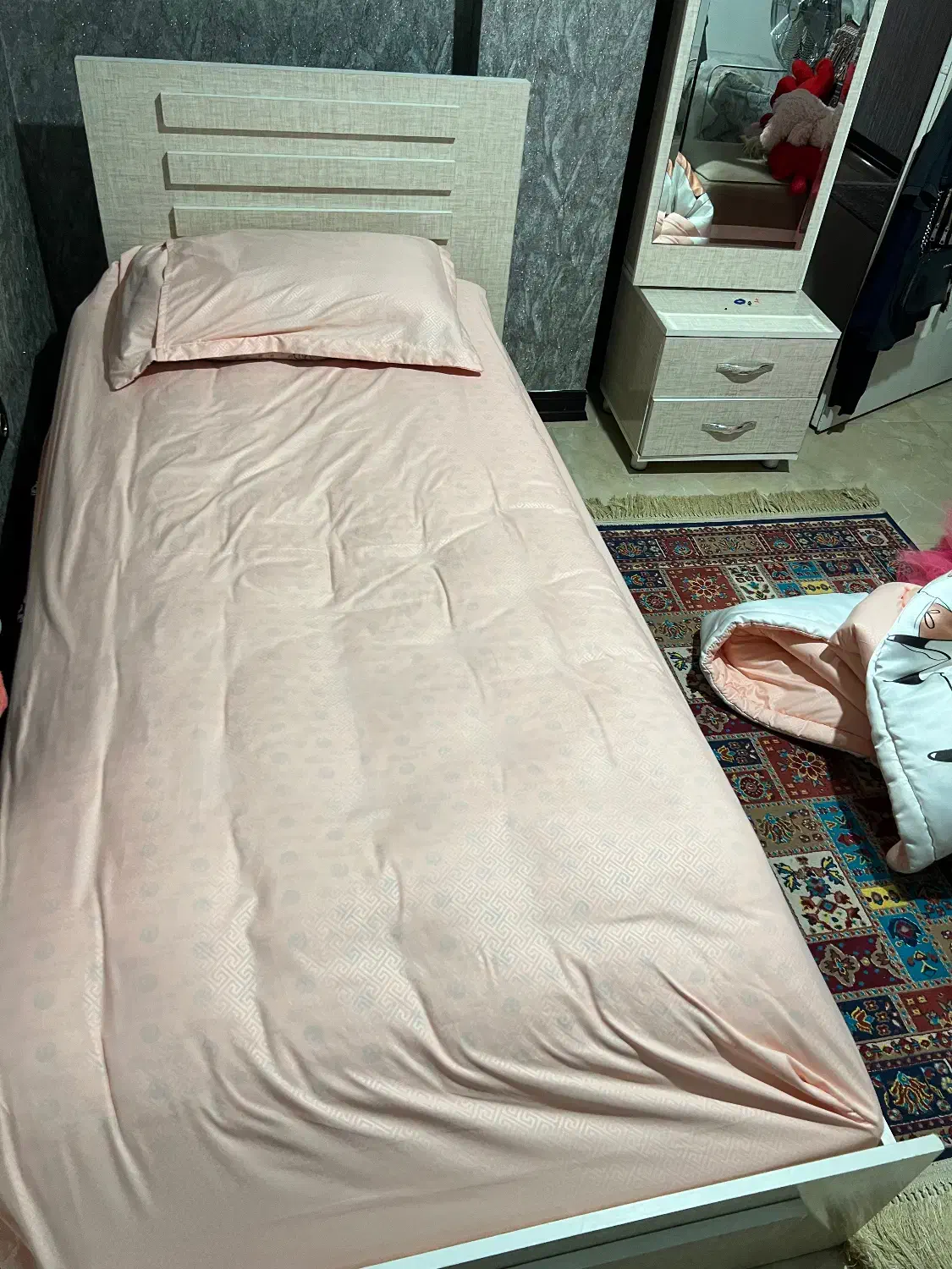 تخت یه نفره با کمد آینه دار|تخت و سرویس خواب|آمل, |دیوار