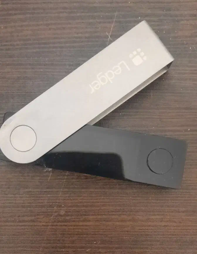 کیف پول سخت افزاری ارز دیجیتال ledger nano x|قطعات و لوازم جانبی رایانه|کرمان, |دیوار