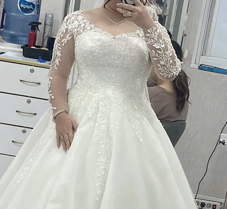 لباس عروس|لباس|رشت, باهنر|دیوار