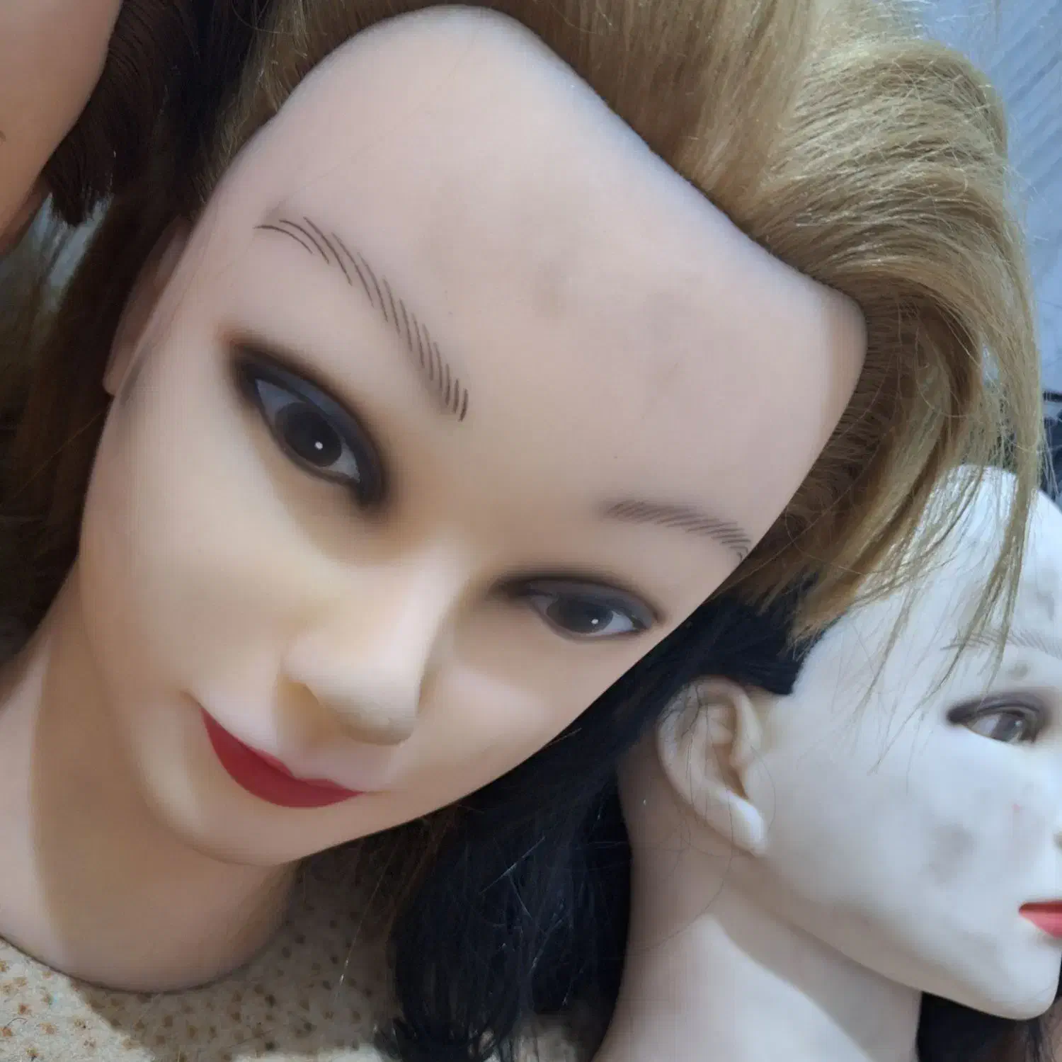 کله مانکن|آرایشگاه و سالن‌های زیبایی|هشتگرد, شهرک وحدت|دیوار