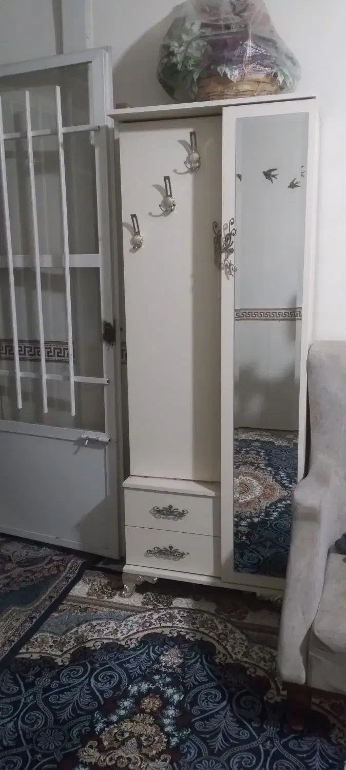 جاکفشی|جاکفشی، کمد، دراور|شهریار, شهریار|دیوار