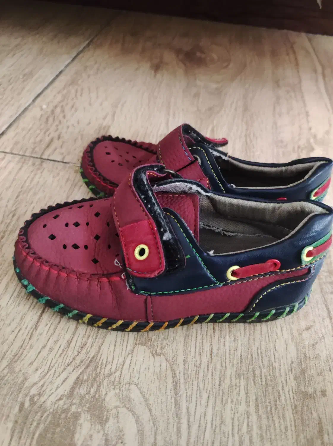 کفش بچگانه|کفش و لباس بچه|اندیشه, اندیشه فاز ۱|دیوار