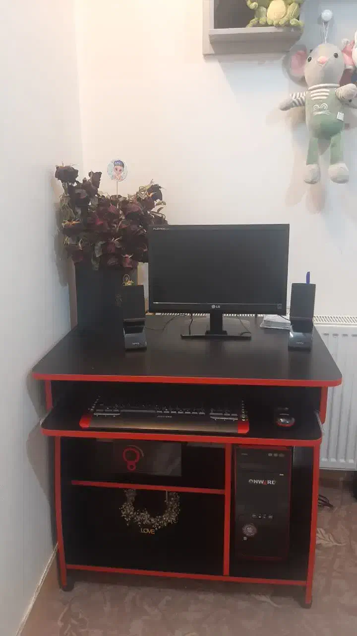 کامپیوتر به همراه میز و کلیه لوازم و اسپیکر|رایانه رومیزی|زنجان, |دیوار