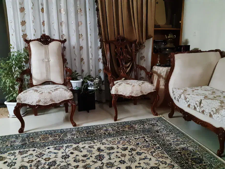 مبل اتریشی در حد نو|مبلمان خانگی و میز عسلی|اصفهان, باغ دریاچه|دیوار