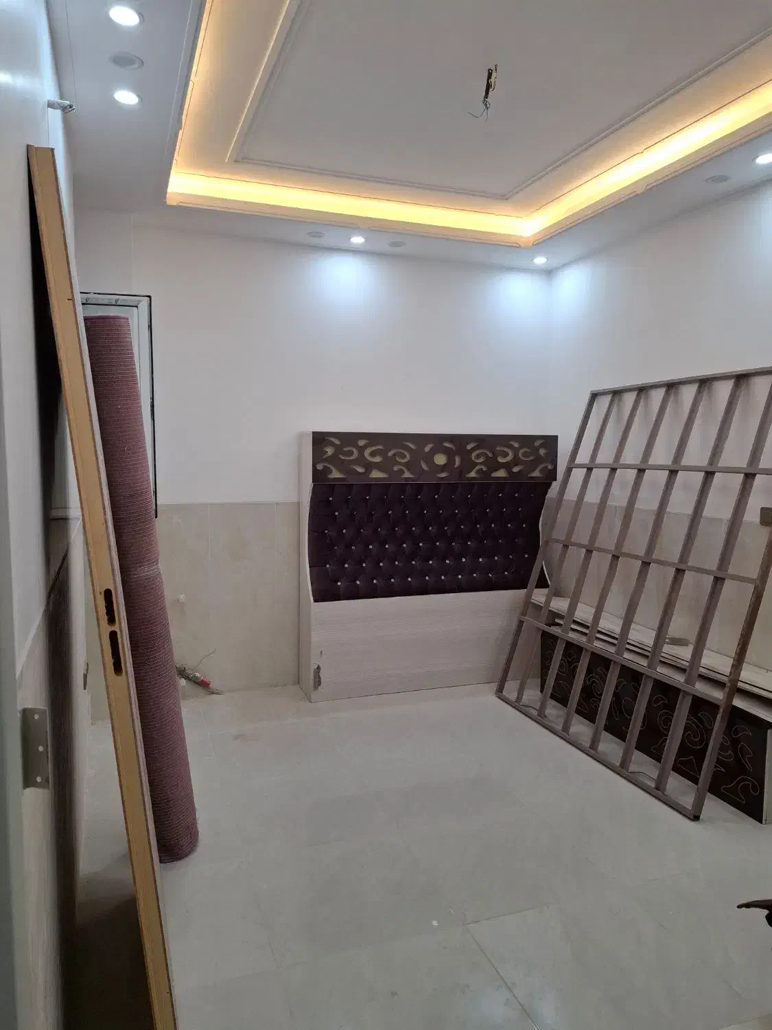 سرویس خواب بسیار جادار|تخت و سرویس خواب|یزد, |دیوار