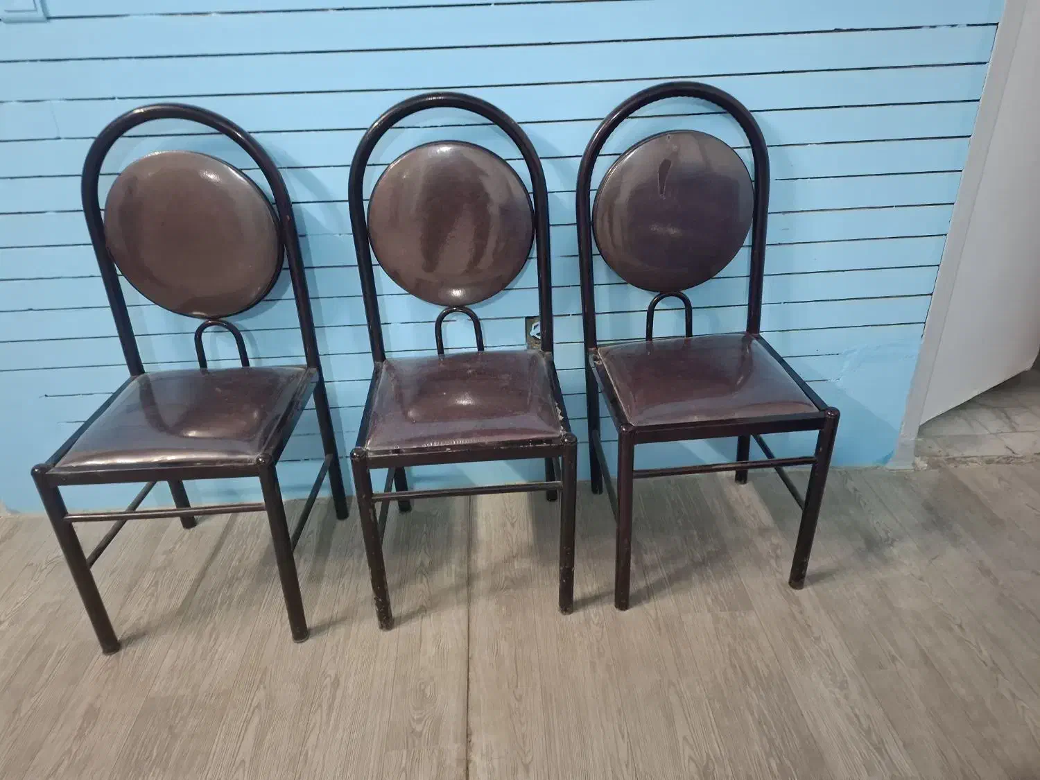 صندلی پایه فلزی|میز و صندلی غذاخوری|شاهینشهر, عطار|دیوار