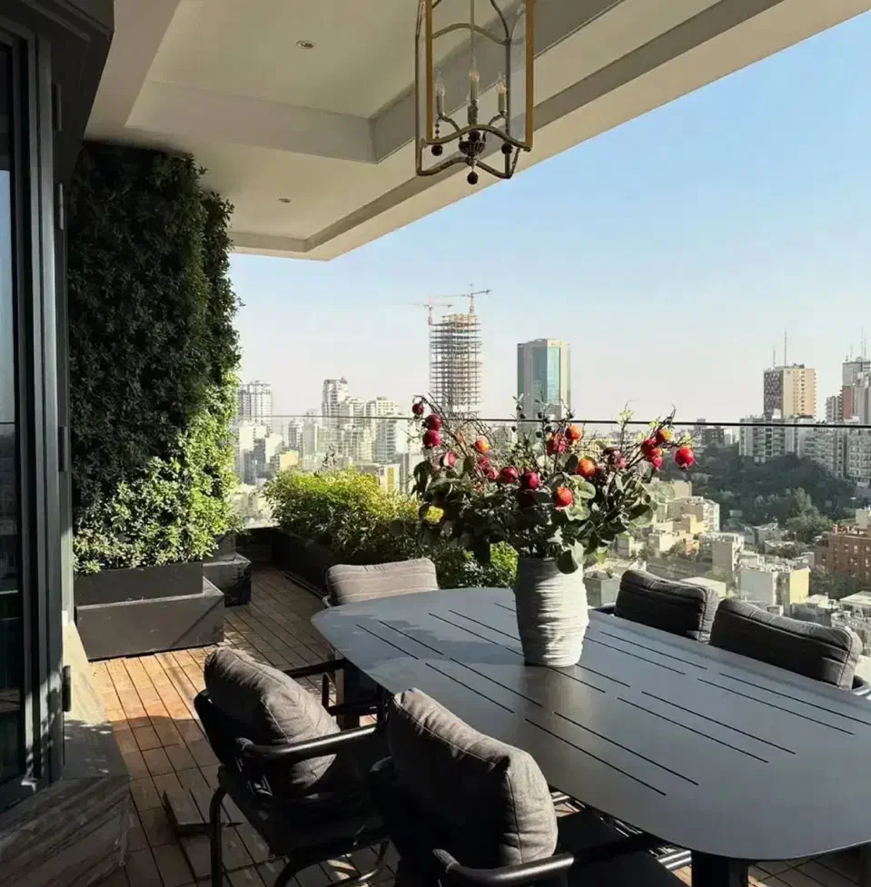 نیاوران / ۲۴۰متر آپارتمان/ مشاعات هتلینگ/۴ پارکینگ