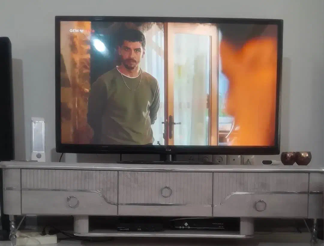 میز تی وی|میز تلویزیون|شیراز, شهرک گلدشت حافظ‎|دیوار