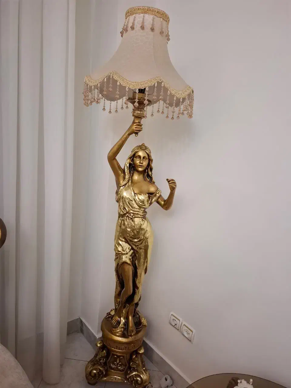 مجسمه کنار سالنی شیک|مجسمه، تندیس، ماکت|تبریز, |دیوار