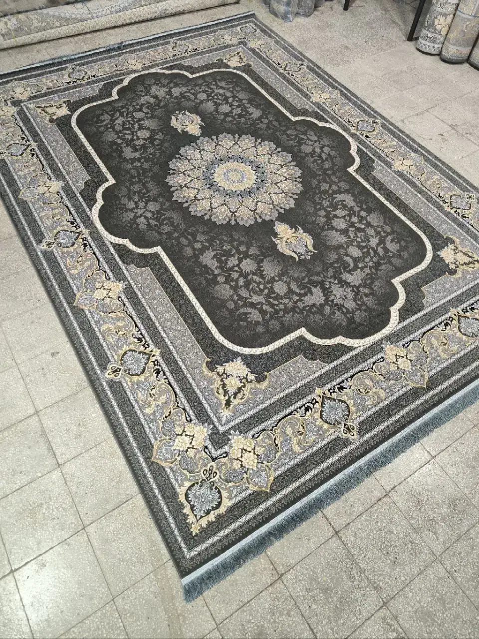 فرش گل برجسته طرح نگین|فرش|سیرجان, |دیوار