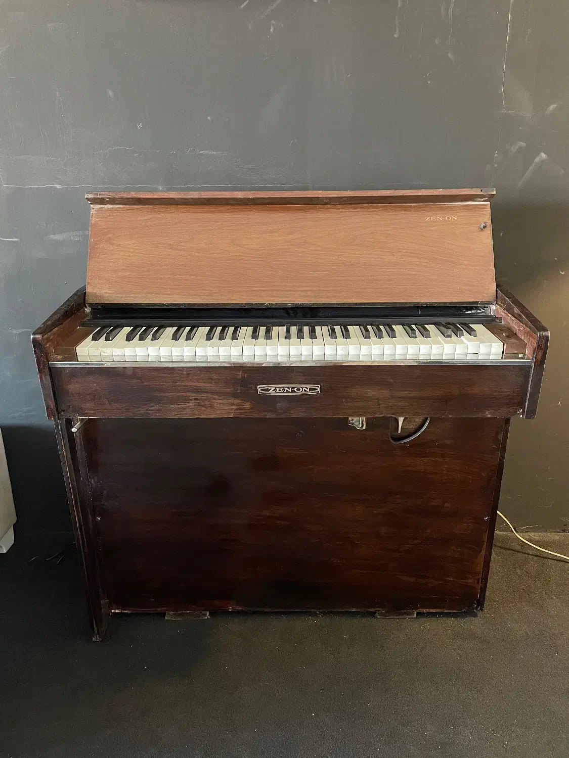 پیانو|پیانو، کیبورد، آکاردئون|پرند, فاز ۳|دیوار