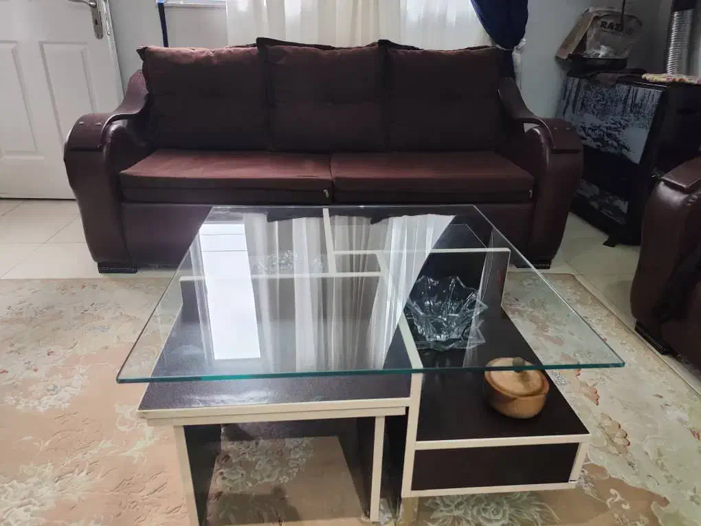 دو دست مبل و متعلقات واقعا مفت|مبلمان خانگی و میز عسلی|بندر انزلی, جهانگانی|دیوار