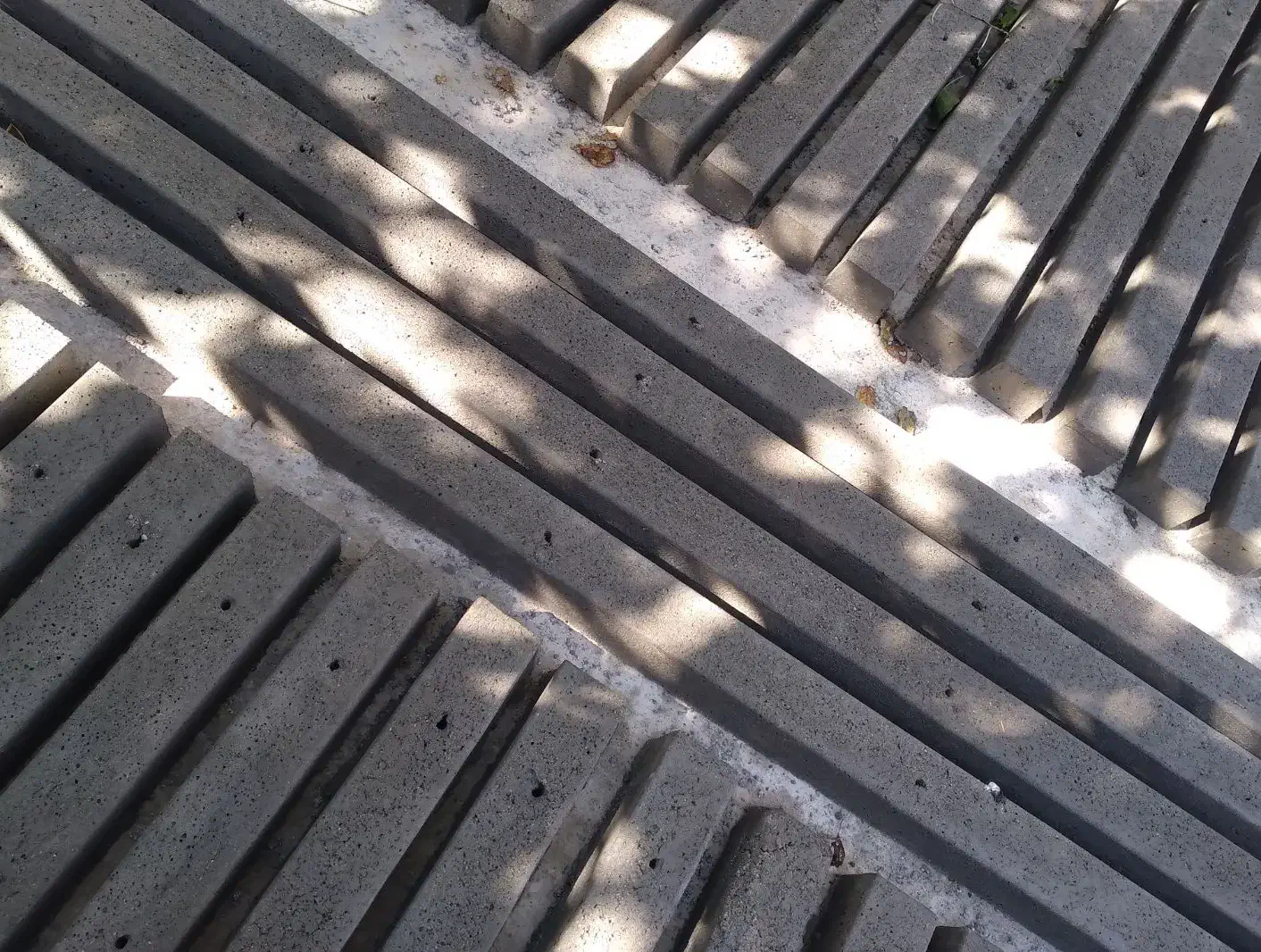 پایه فنس بتنی داربست انگور فنس و سیم خاردار|خدمات باغبانی و درختکاری|مسجد سلیمان, |دیوار