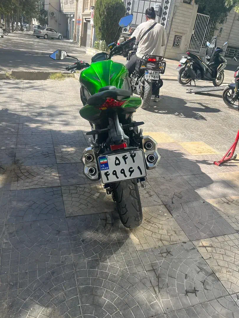 بهترینو خاصترین گرانترین رنگ کارخانه طرح z1000|موتورسیکلت|بروجرد, |دیوار