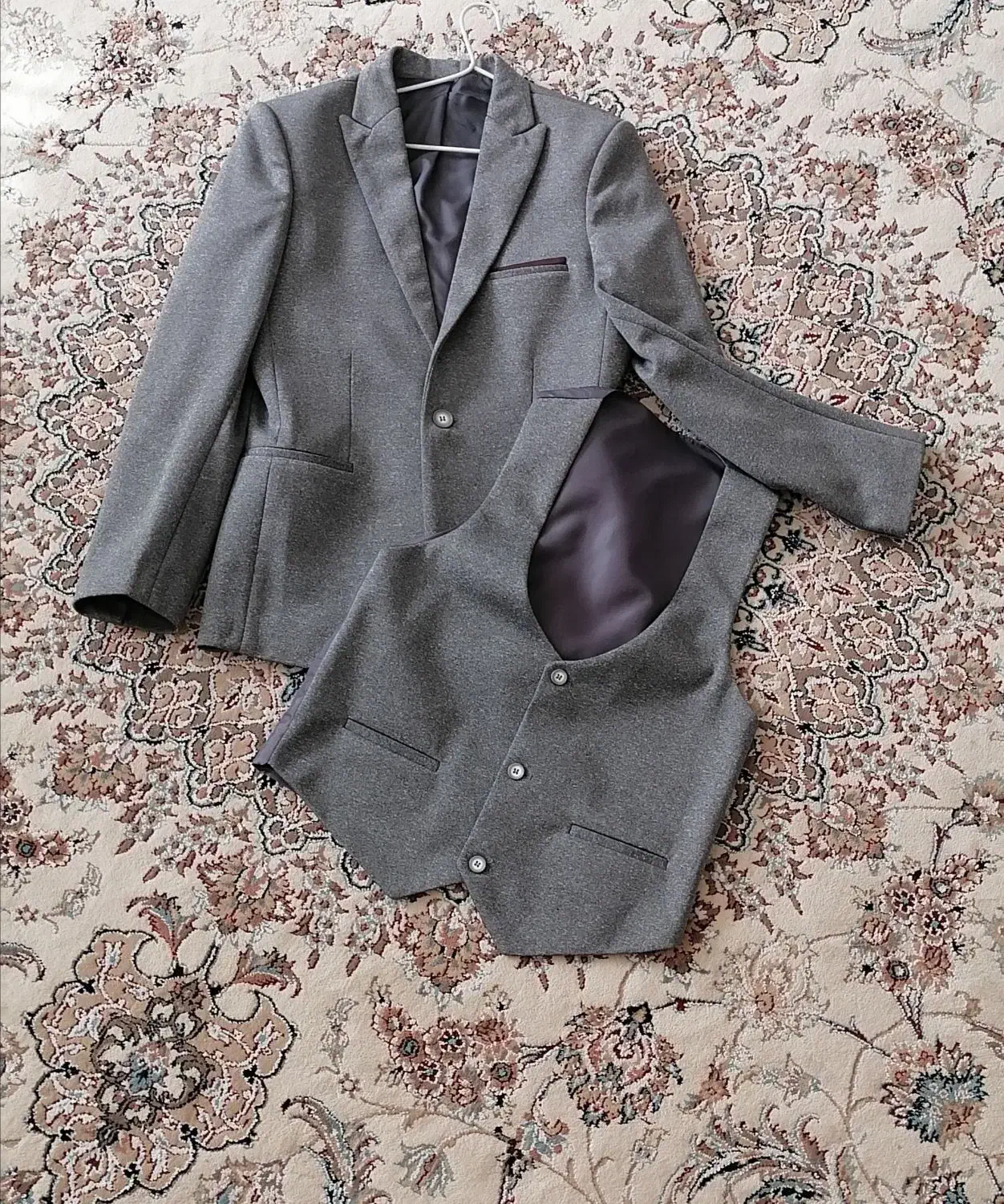 کت و جلیقه|لباس|سبزوار, ولیعصر (نجار آباد)|دیوار