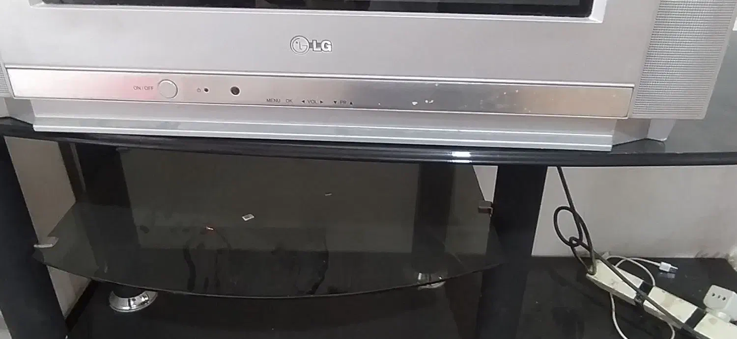 تلویزیون ال جی 21 اینج همراه زیر تلویزیون|تلویزیون و پروژکتور|اردبیل, |دیوار