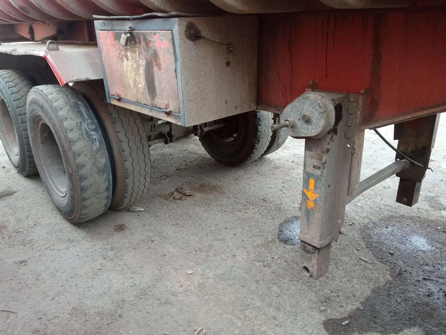 تریلی کمپرسی|ماشینآلات صنعتی|میانه, |دیوار