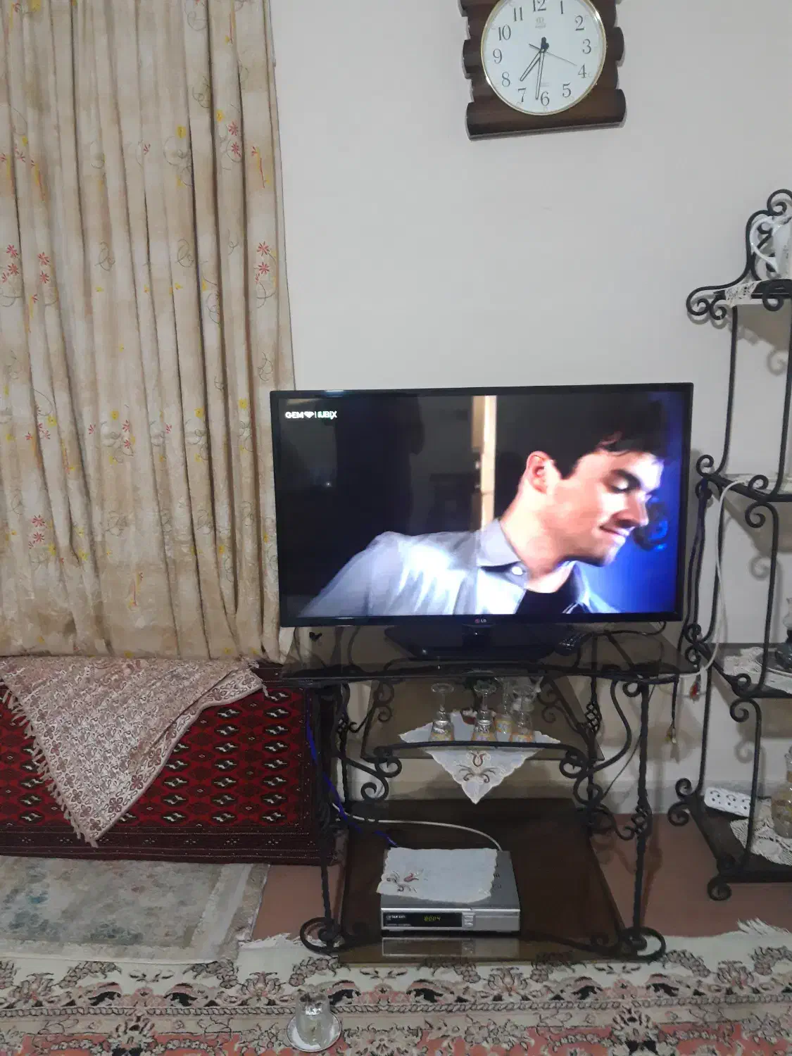 تلوزیون۴۲اینج ال جی|تلویزیون و پروژکتور|محمدیه-قزوین, |دیوار