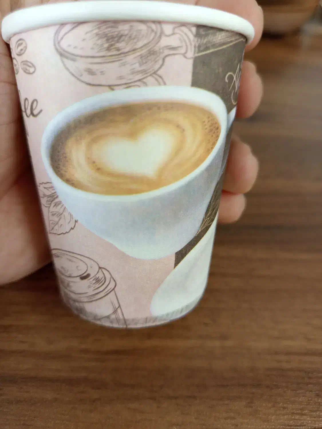 لیوان کاغذی|ظروف نگهدارنده، پلاستیکی، یک‌بارمصرف|بندر گناوه, |دیوار