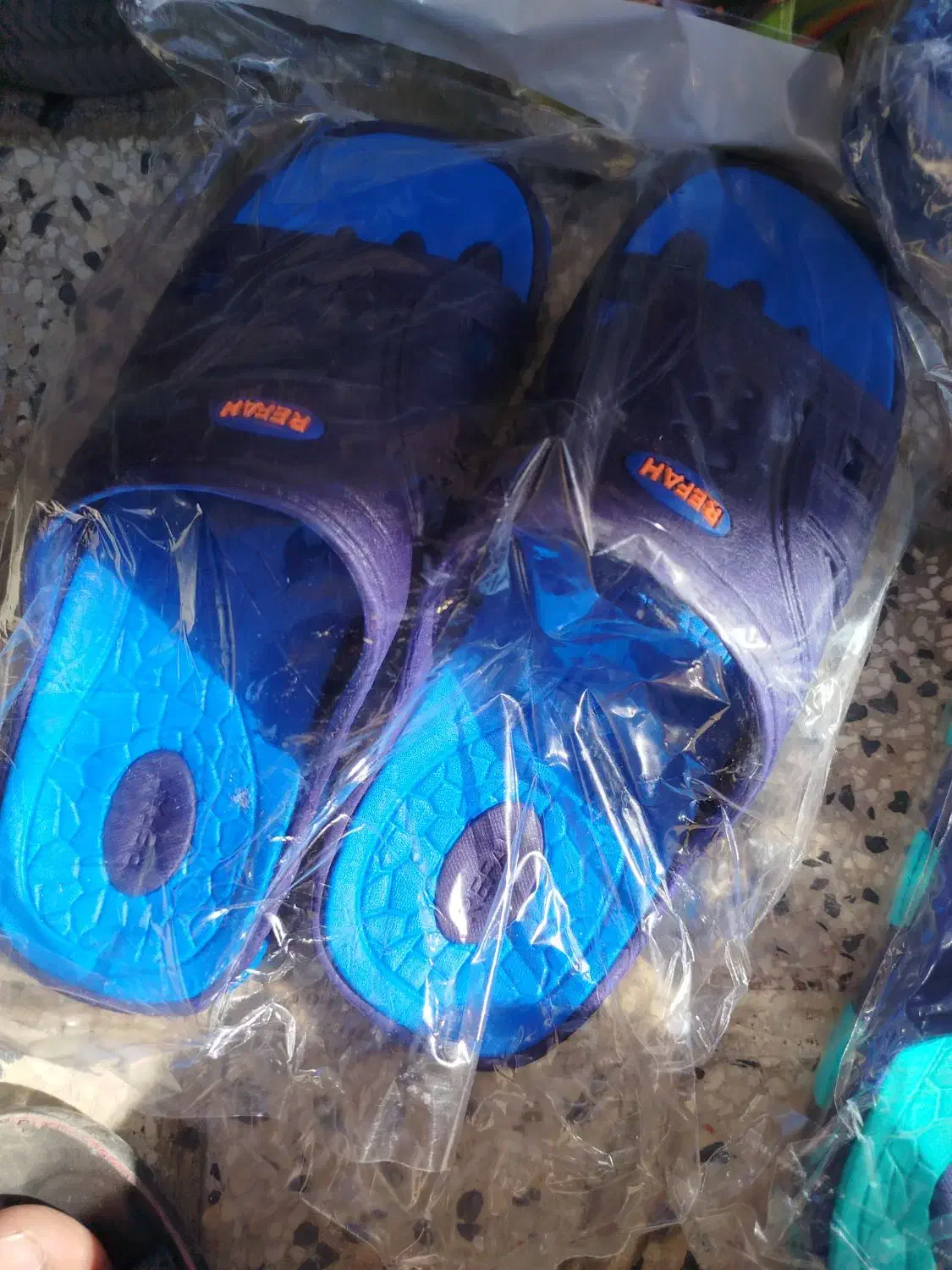 حراج دمپایی فقط بخاطر جمع کردن مغازه|کیف، کفش، کمربند|یاسوج, |دیوار