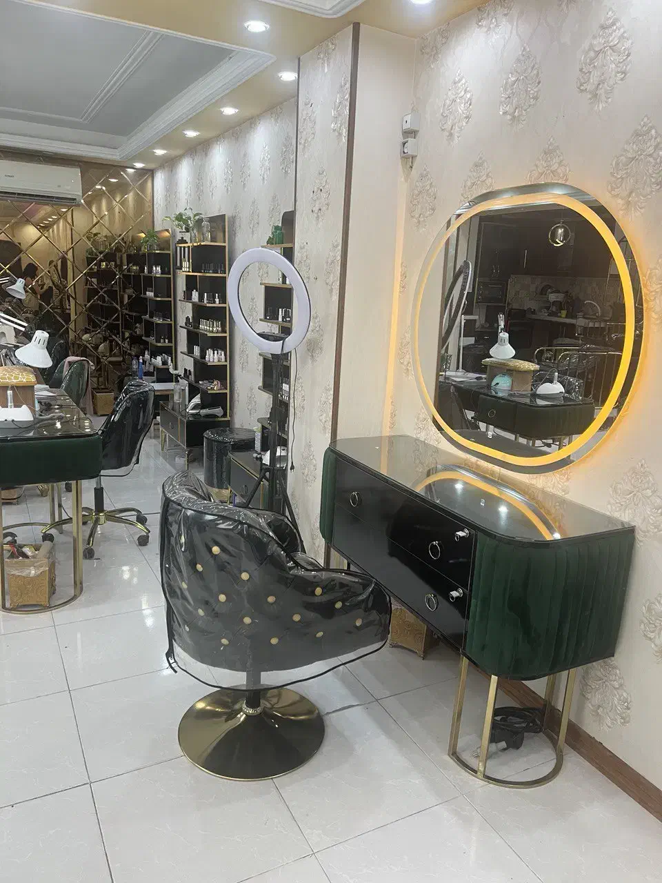 استخدام نیرو در سالن زیبایی|استخدام درمانی، زیبایی، بهداشتی|شیراز, فضل‌آباد|دیوار