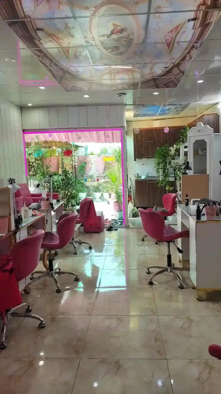 استخدام ناخنکار اجاره میز|استخدام درمانی، زیبایی، بهداشتی|تهران, جمهوری|دیوار