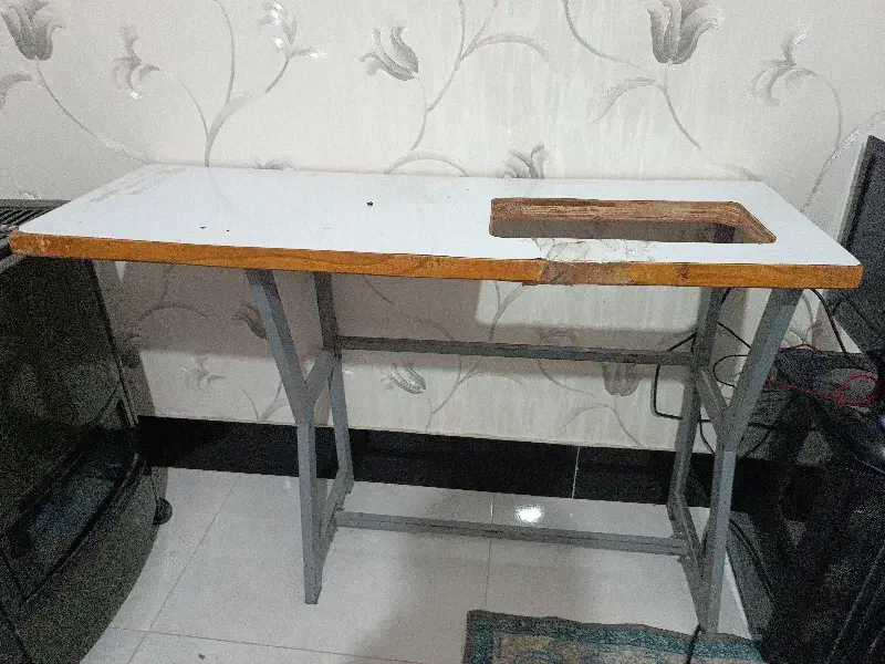 میز چرخ خیاطی|لوازم خیاطی و بافتنی|بروجرد, |دیوار