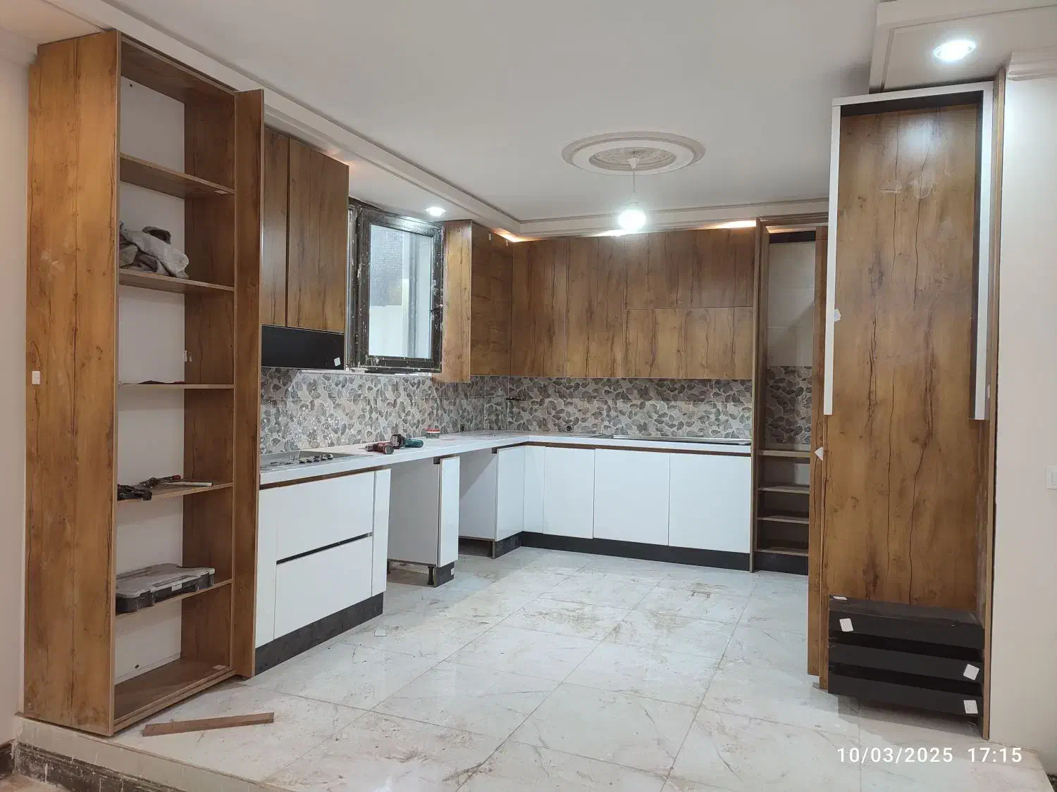 نصاب و تعمیرات کابینت و کمد دیواری|خدمات پیشه و مهارت|دامغان, |دیوار