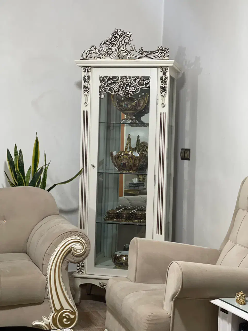 بوفه سفید در حد نو و میز تیوی در حد نو|بوفه، ویترین، کنسول|میاندوآب, |دیوار