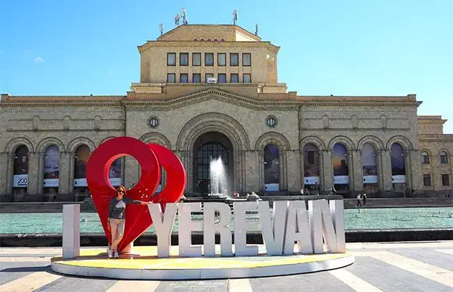 تور گروهی ارمنستان|تور و چارتر|اصفهان, باغ زرشک|دیوار